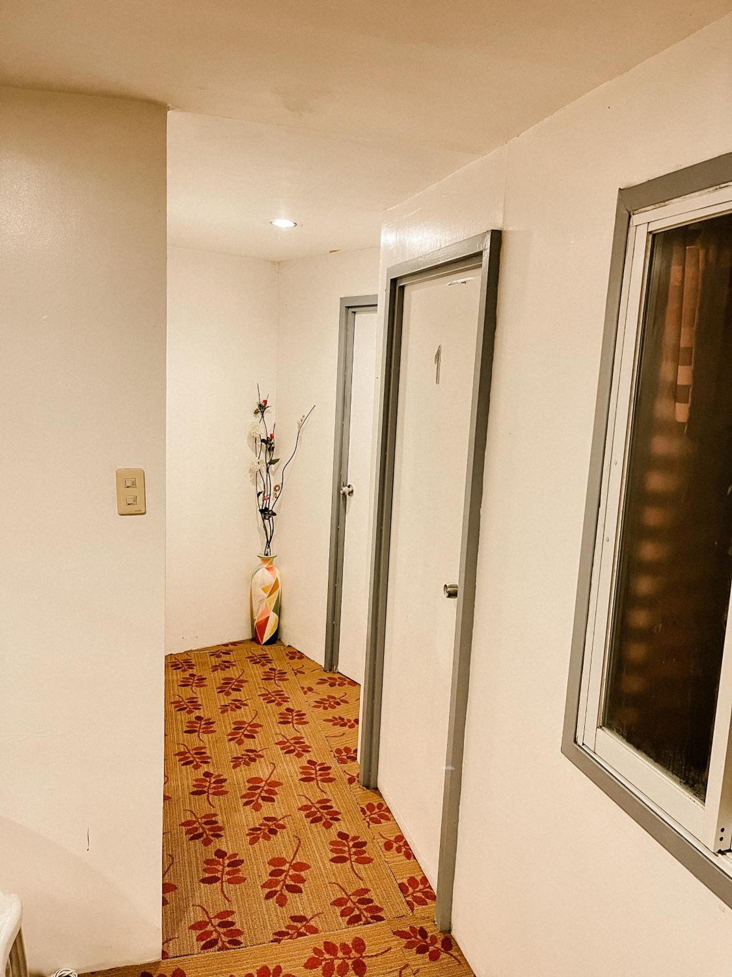 Mario'S Travellers Inn Корон Экстерьер фото