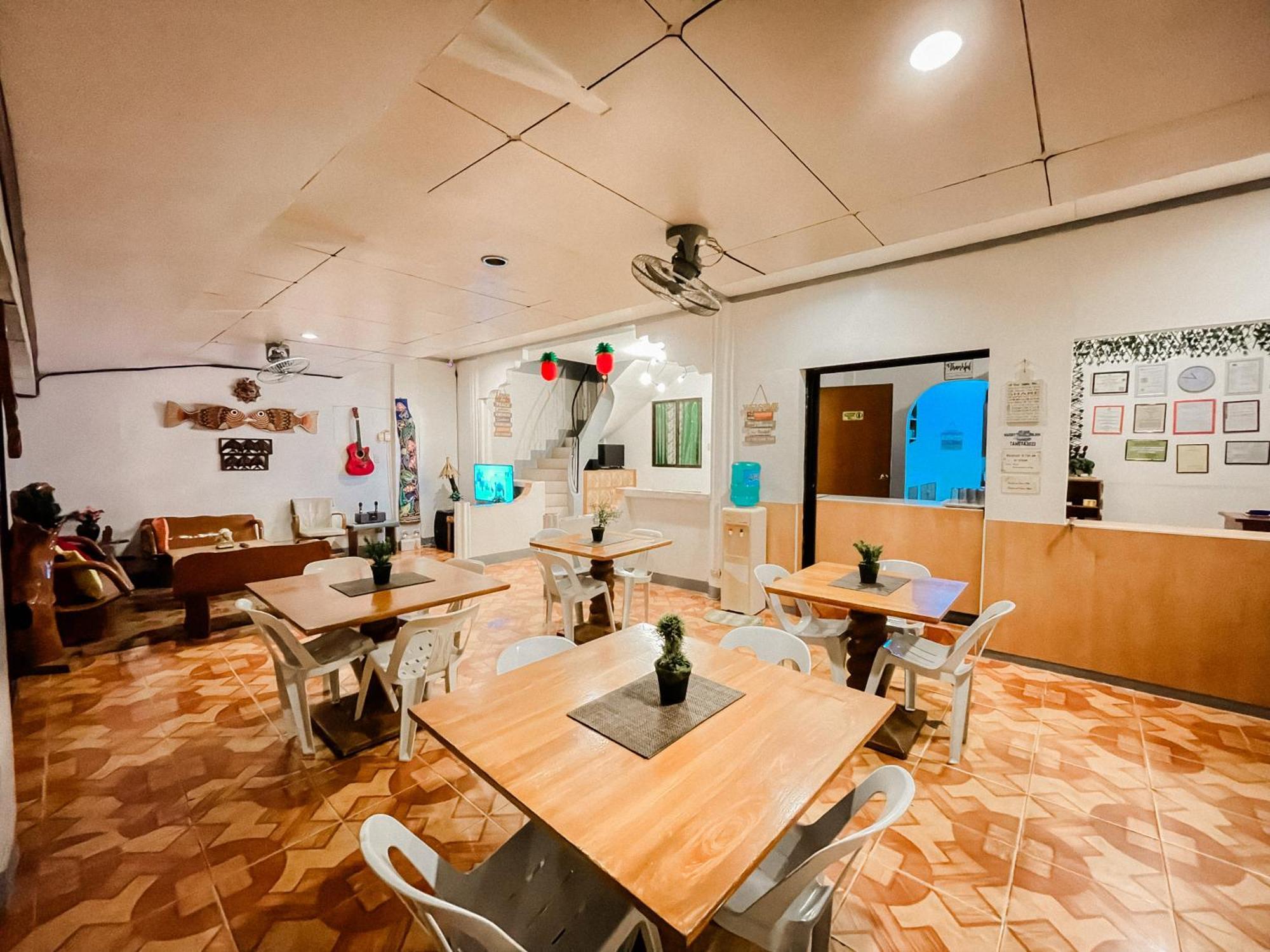 Mario'S Travellers Inn Корон Экстерьер фото
