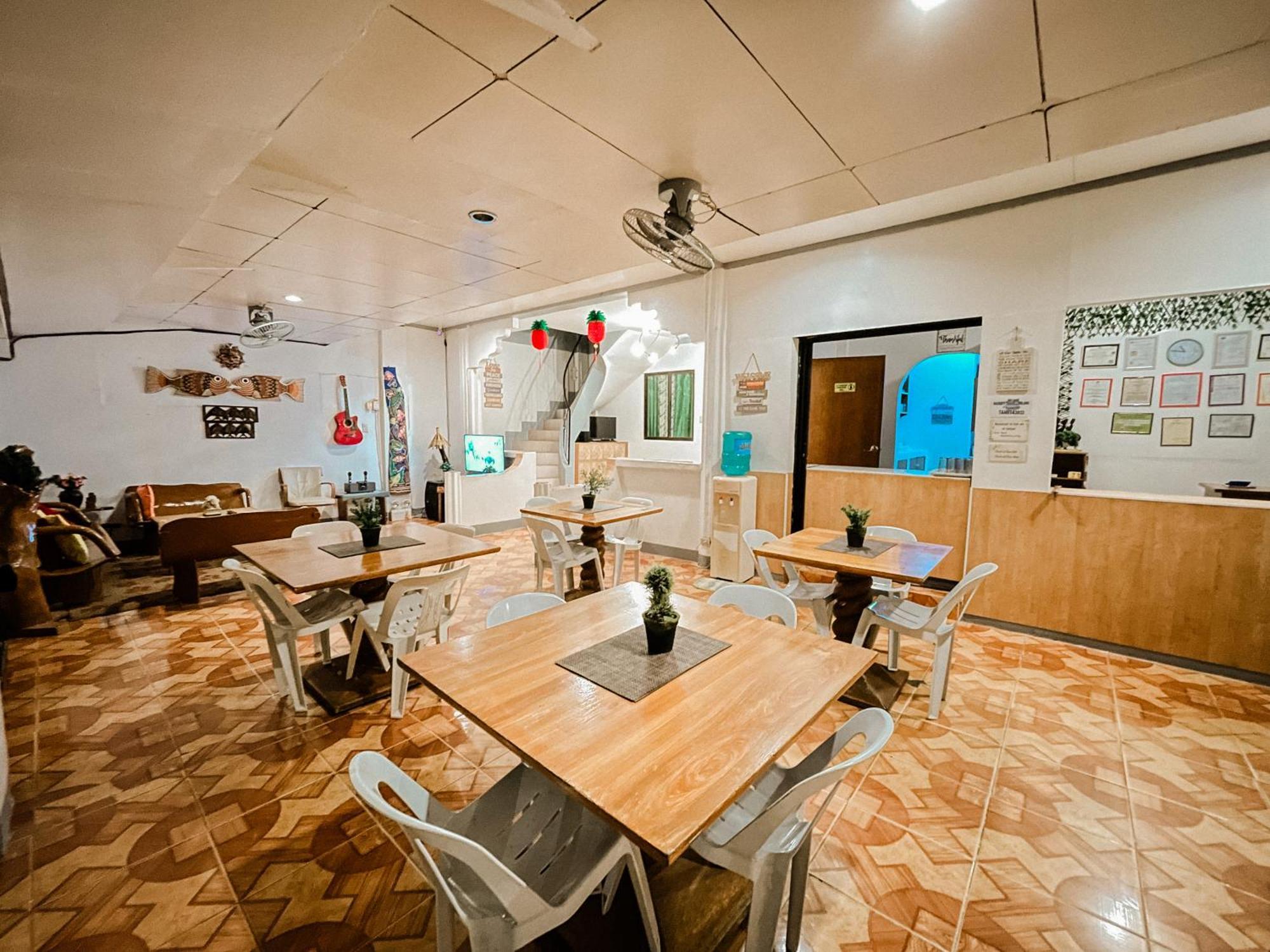 Mario'S Travellers Inn Корон Экстерьер фото